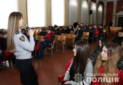 Полицейские Запорожья продолжают профилактическую работу по предупреждению употребления наркотиков детьми фото