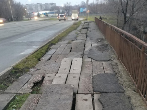 В Запорожье отремонтируют аварийный мост на Набережной  фото