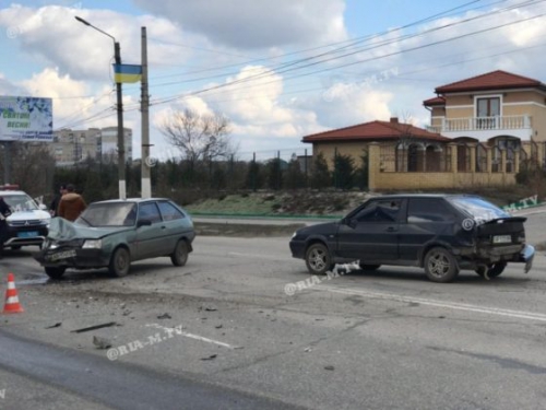 В Мелитополе из-за серьезного ДТП автомобили “раскидало” по дороге  фото