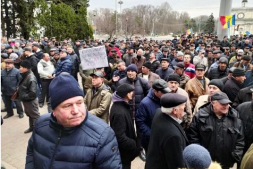 Начался штурм Дома правительства, вводят войска: госпереворот в Кишиневе фото