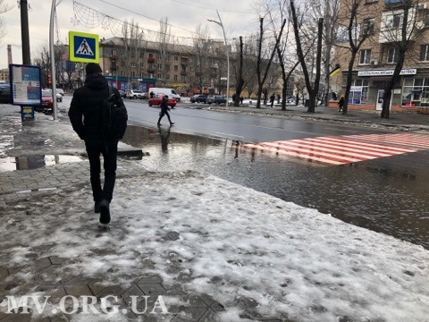 Вечную лужу на центральном проспекте уберут фото