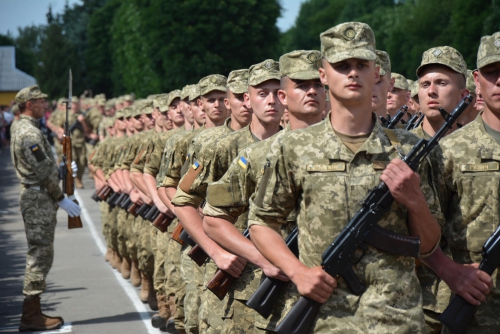 Восемь сотен мелитопольцев бегают от армии фото