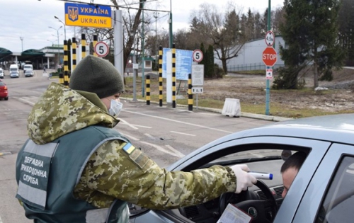 В Украину с РФ прибыла женщина с температурой фото