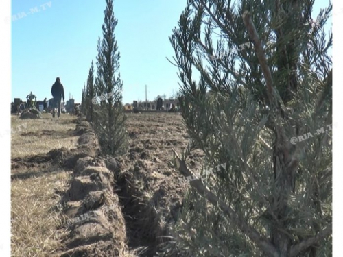 Ничего святого: в Мелитополе разворовали кладбище  фото