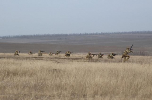 Ситуация в Донбассе: одного украинского военного ранили фото