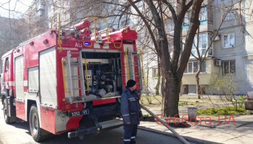 В Запорожье загорелась многоэтажка: погибла женщина фото