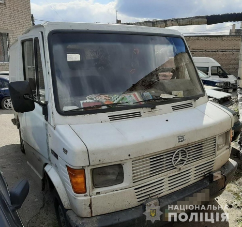 В Мелитополе полицейские оперативно раскрыли разбойное нападение и разыскали украденный автомобиль  фото