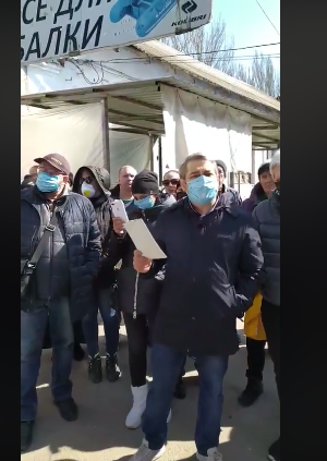 Мы умрем от голода, а не от коронавируса: запорожские рыночники обратились к Зеленскому (Видео) фото