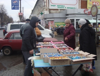 Торговцев-стихийщиков ждут штрафы от 17 тыс. грн фото