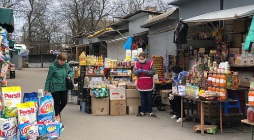 Чуть с ума не сошли, когда узнали, что рынок закрывают. фото