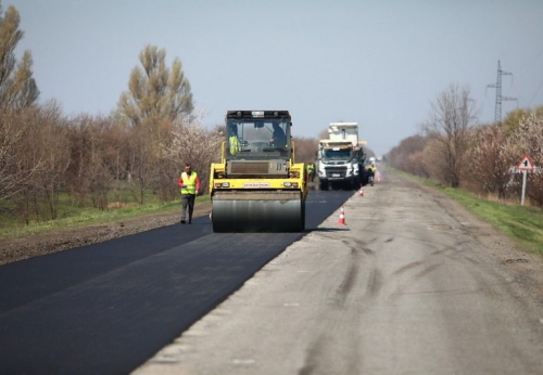 В Запорожской области ремонтируют дорогу на Бердянск фото