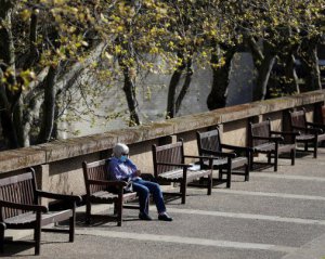 Жесткие карантинные меры приводят к домашнему насилию и самоубийствам фото