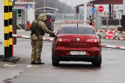 Только 17% приехавших в Украину подписали соглашение о самоизоляции, – пограничники фото