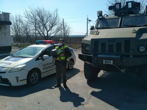 На запорожских блокпостах появилась военная техника  фото