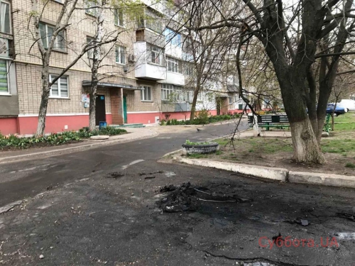 В Бердянске рано утром горело авто супруги полицейского  фото