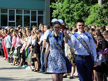 Стало известно, когда завершится учебный год в школах Мелитополя фото