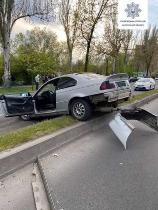 Погоня с ДТП: в центре Запорожья полицейские преследовали наркодилера на “BMW” фото