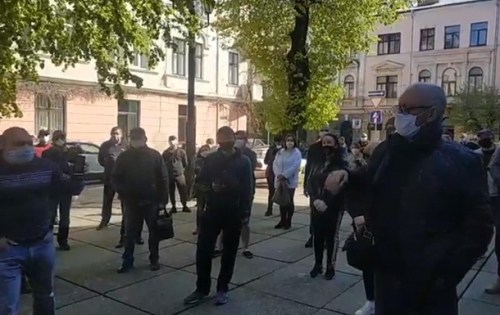 В Черновцах протестуют против закрытия рынков фото