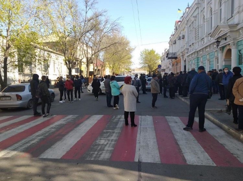 Как митингующих рыночников полиция задерживала фото