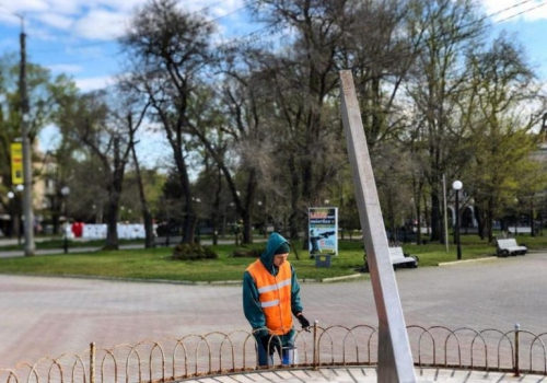 В Бердянске солнечные часы готовят к сезону фото