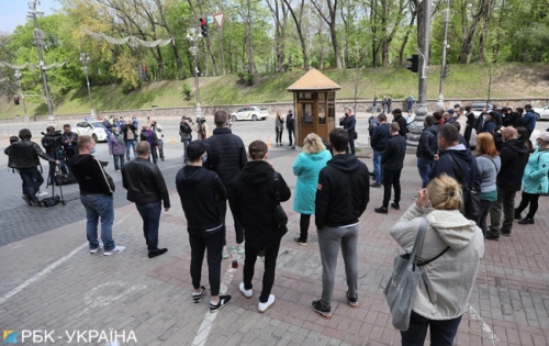 Бунты против карантина возобновились: под Кабмином собрались предприниматели  фото