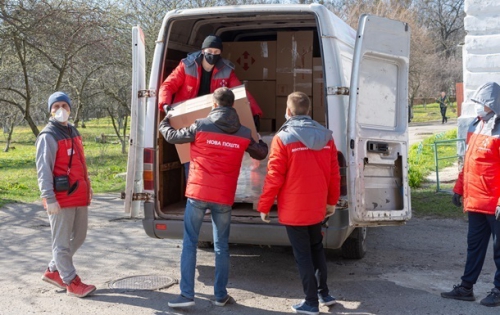 Посылки продезинфицируют: у сотрудника Новой почты нашли COVID фото