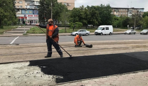 В Запорожье обновляют тротуары фото