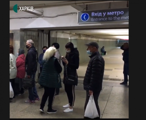 Метро Киева и Харькова возобновили работу: толпы ломанулись, забыв о дистанции фото