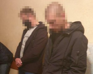 Угрожали закопать в лесу: полицейские издевались над женщиной, чтобы закрыть глухарь фото