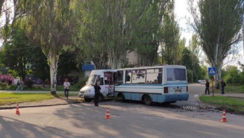 В Запорожье автобус врезался в маршрутку: есть пострадавшие  фото