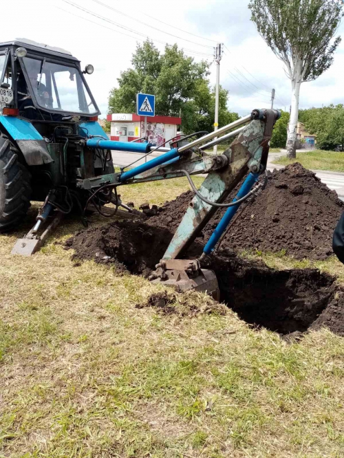 В районе бювета ликвидировали порыв водопровода фото