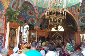 На Троицу в мелитопольских храмах пройдут службы, но внутрь всех не пустят фото
