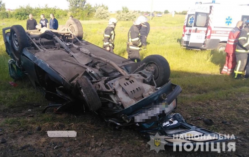 Не проскочил: в полиции рассказали, как автомобиль попал под поезд фото