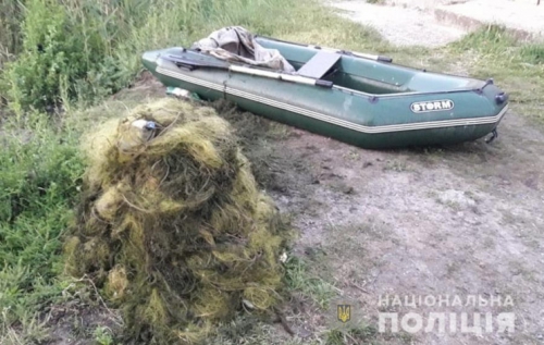 На Каховском водохранилище задержали двух браконьеров фото