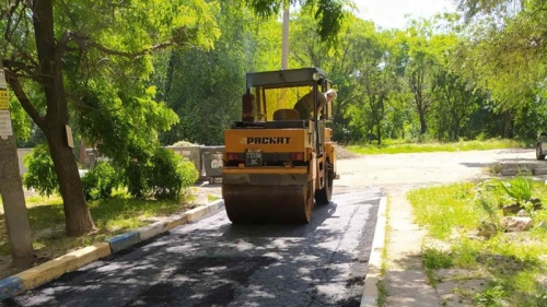 Запорожье благоустраивают: в одном из районов ремонтируют дороги фото