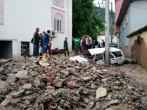 В Турции буйствует стихия: в результате наводнения погибли 5 человек (ФОТО, ВИДЕО) фото