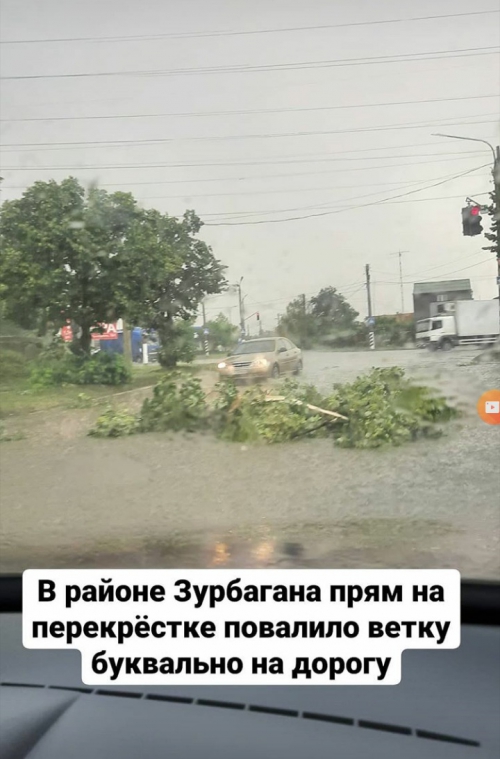 В квартире в Мелитополе ветром вынесло балконные рамы фото