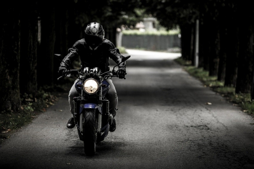 На въезде в Кирилловку сбили мотоциклиста  фото