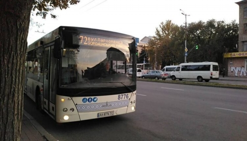 “Подайте, я из дурдома”: в запорожском автобусе попрошайничала неадекватная женщина  фото