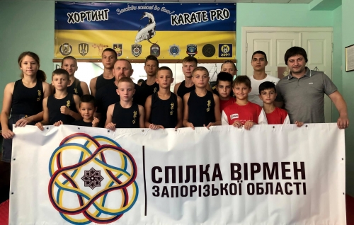 Каратистов Запорожской области поздравили с высокими спортивными достижениями и вручили им подарки фото