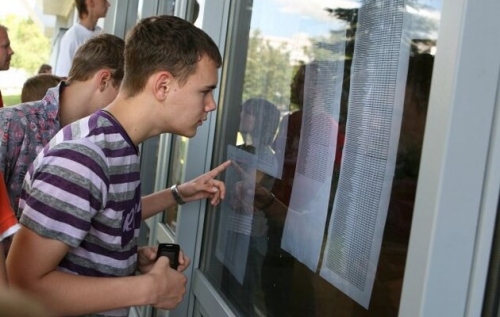 В МОН назвали проходной балл для зачисления на бюджет фото