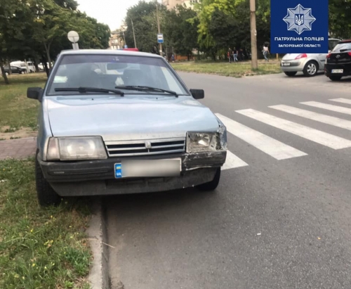 В Запорожье пьяный водитель врезался в припаркованное авто и сбежал  фото