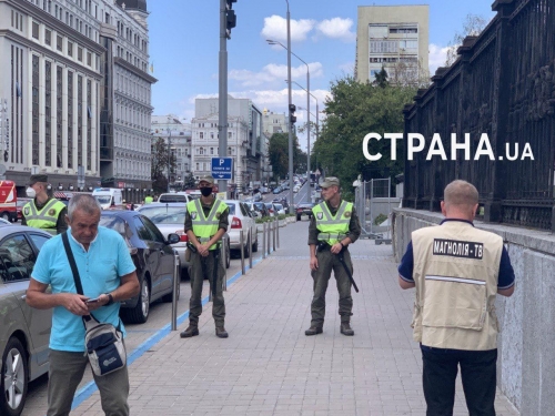 Террорист захватил банк в киевском бизнес-центре Леонардо и угрожает взрывом фото