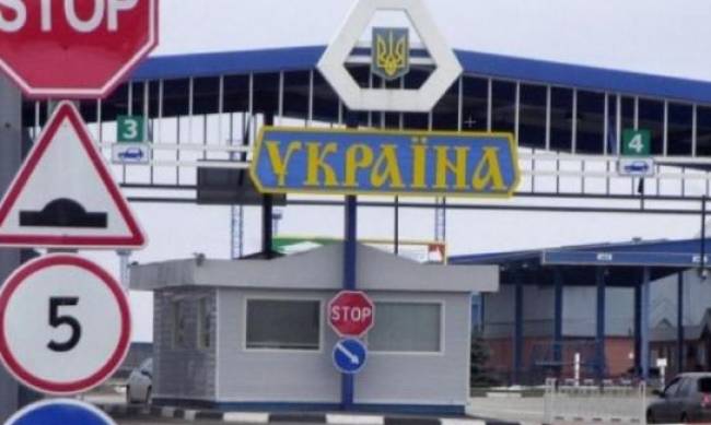 На границе с Крымом начали штрафовать за украинские паспорта фото