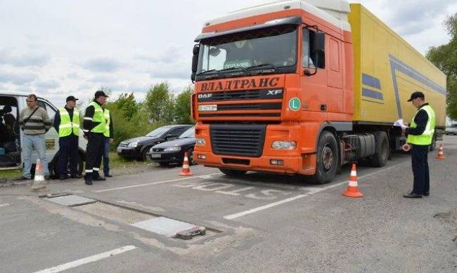 СБУ и Нацполиция будут контролировать взвешивание фур на дорогах фото