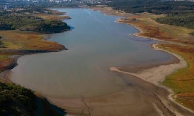 Засуха в Крыму: воду начали развозить в цистернах  фото