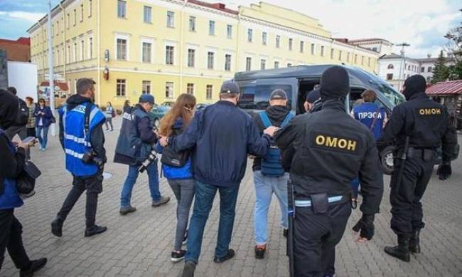 В Минске силовики задержали журналистов  фото