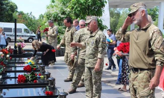 Мелитополь помнит: в Сети опубликовали ролик о павших защитниках Украины фото