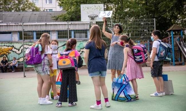 В Минздраве назвали условие перехода школ на смешанную учебу фото