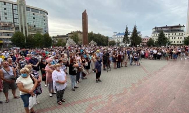 В Ивано-Франковске протестуют из-за красной зоны карантина фото